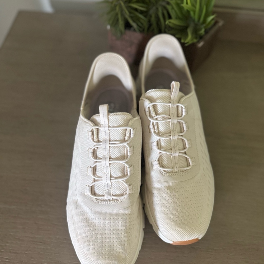 Skechers Cream Slip Up Sneakers